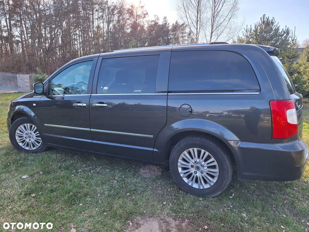 Lancia Voyager 2.8CRD Silver - 3