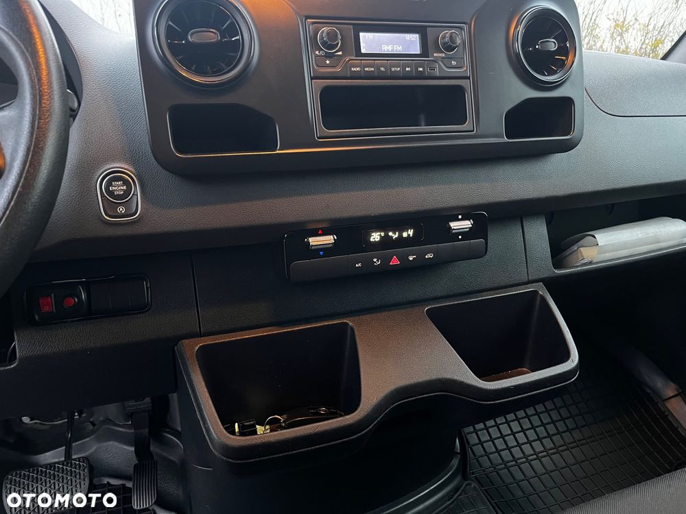 Mercedes-Benz Sprinter - 12