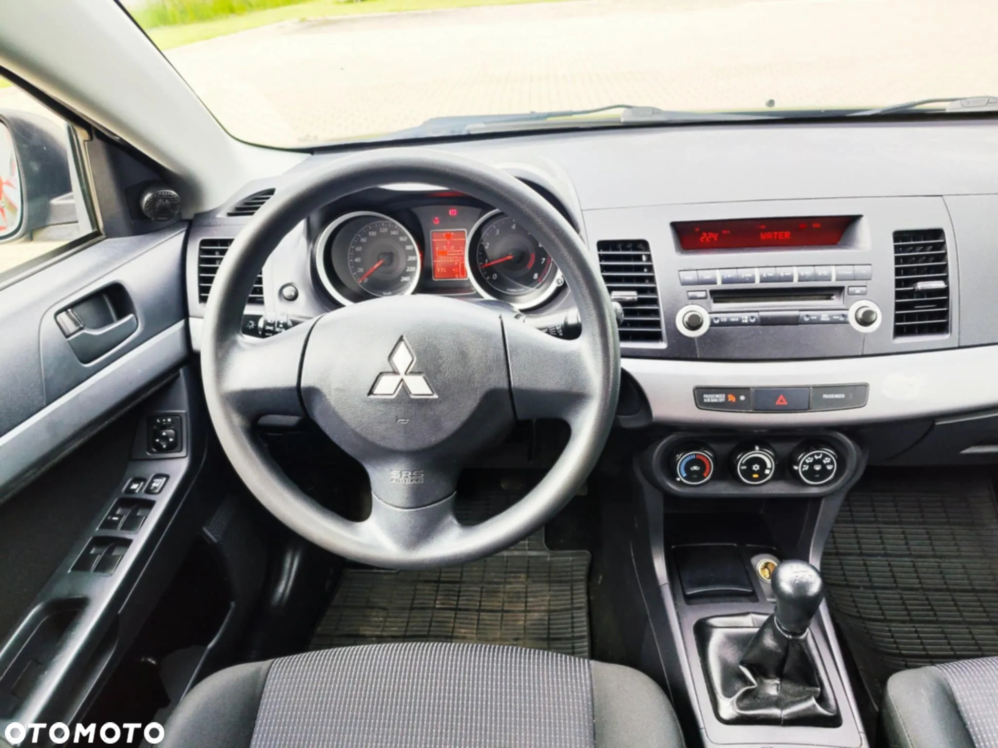 Mitsubishi Lancer 1.5 Inform - 24