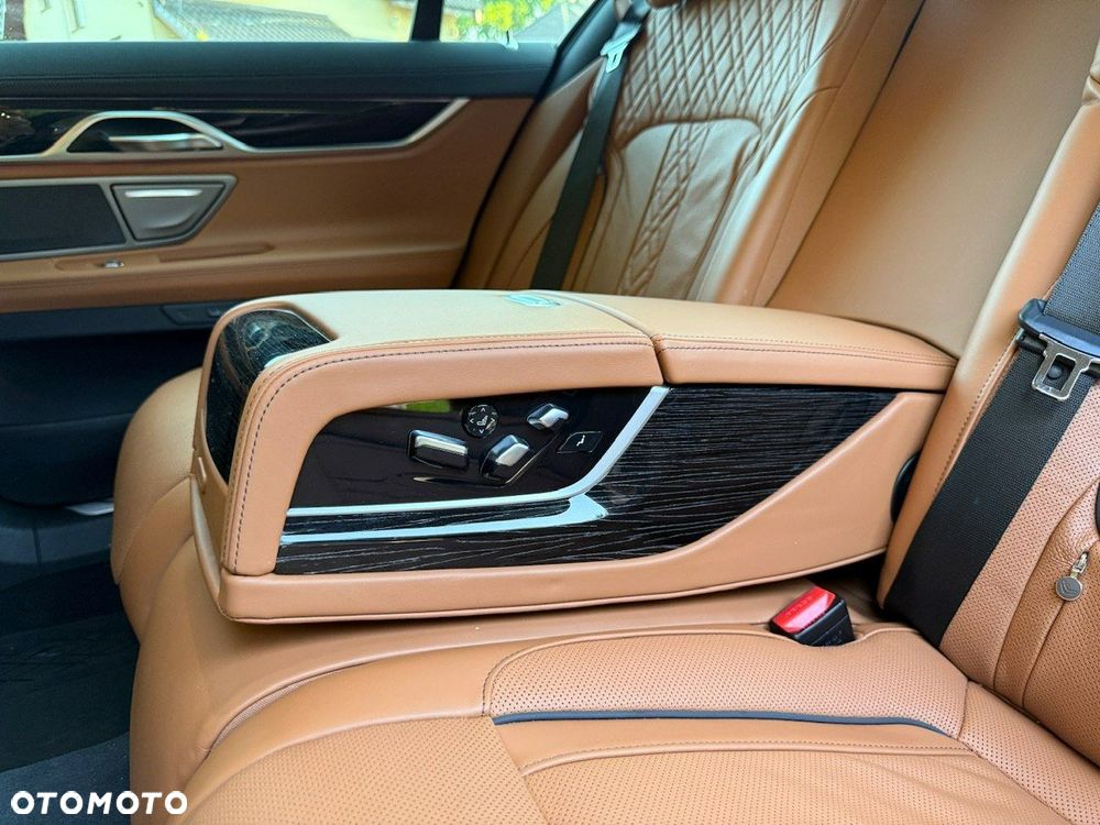 BMW Seria 7 - 35