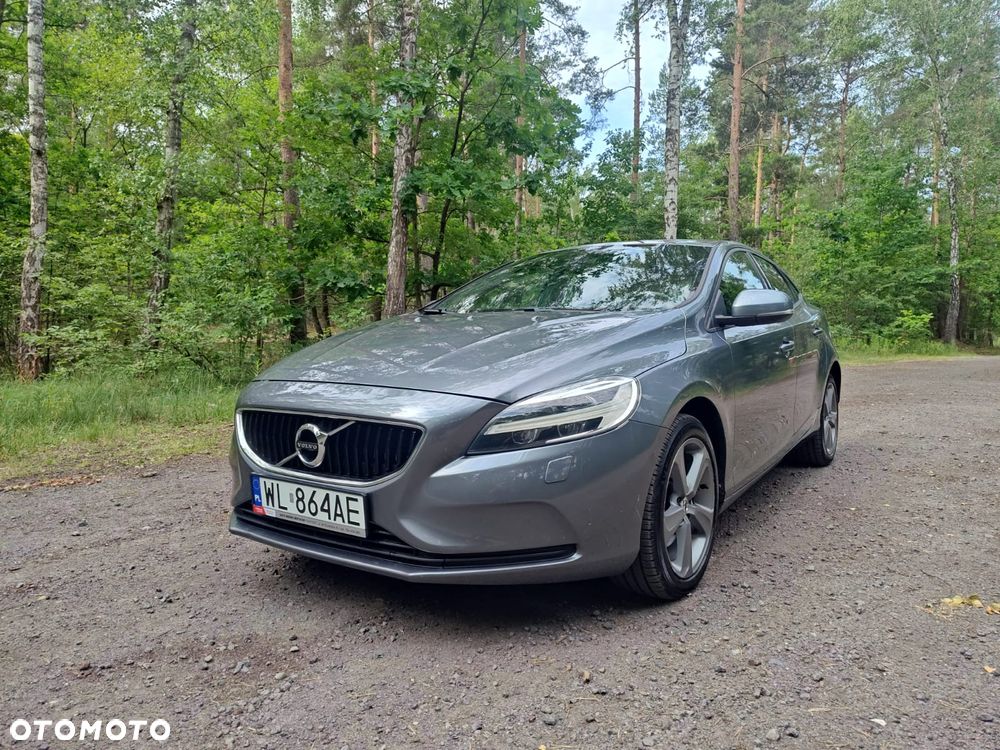 Volvo V40 T3 Drive-E Momentum - 1