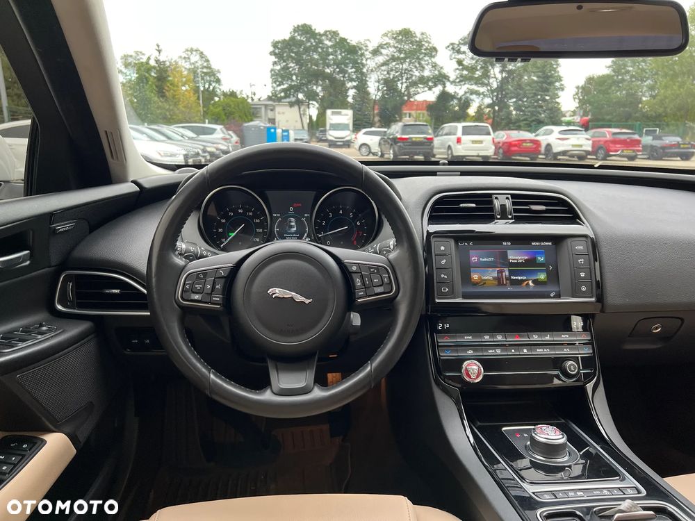 Jaguar XE 2.0 T AWD Prestige - 14