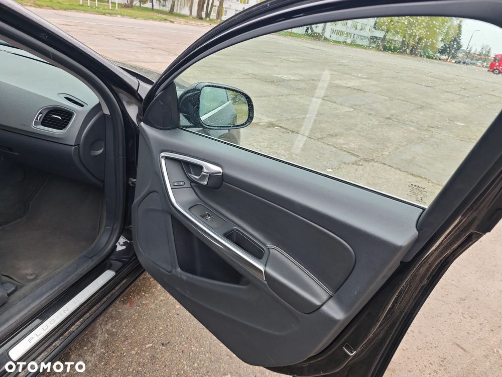 Volvo V60 D6 AWD Plug-in Hybrid R-Design Summum - 18