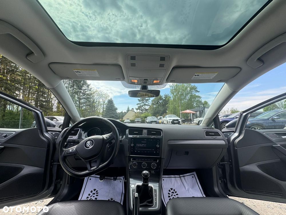 Volkswagen Golf - 22