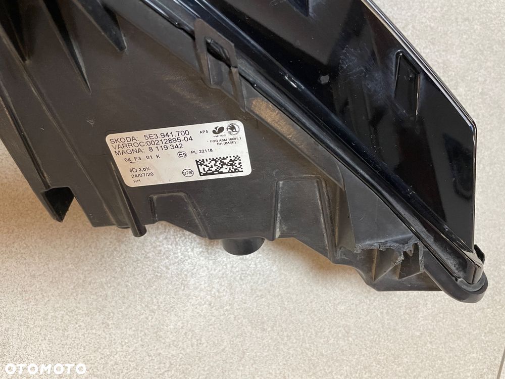 Lampa przeciwmgielna halogen Skoda Octavia IV 5E3941700 - 5