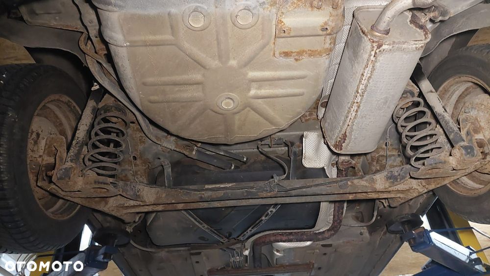 Ford Fiesta 1.4 Ambiente - 23