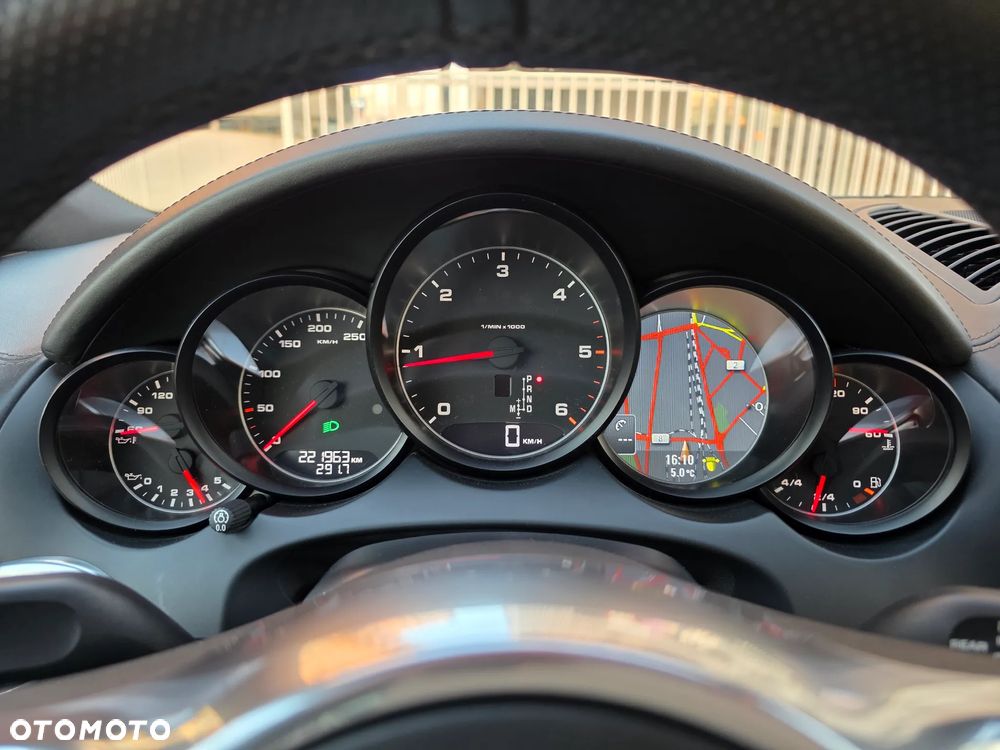 Porsche Cayenne - 20