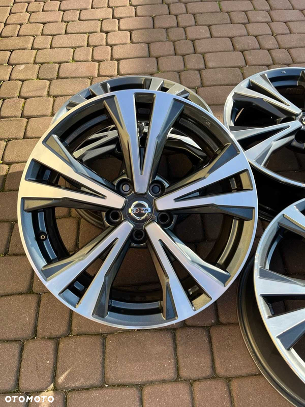 Oryginalne alufelgi Nissan 5x114,3 18 cali CZUJNIKI Qashqai Bicolor
