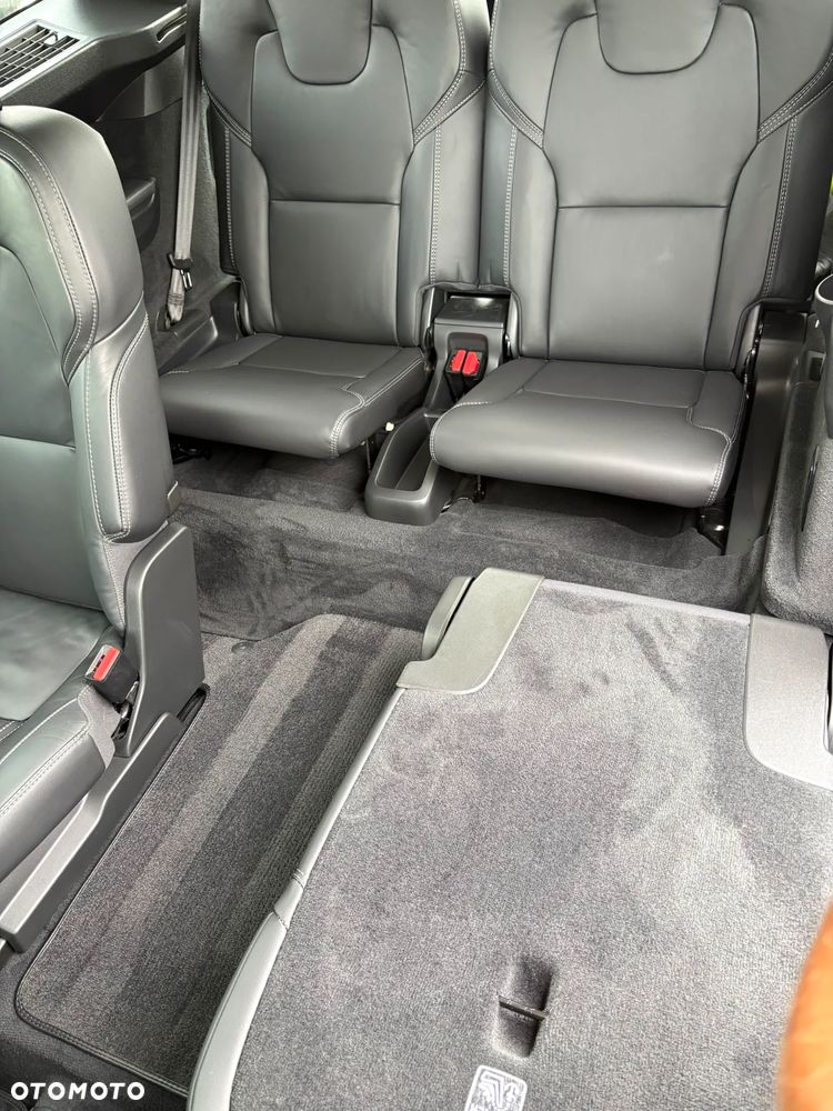Volvo XC 90 - 7