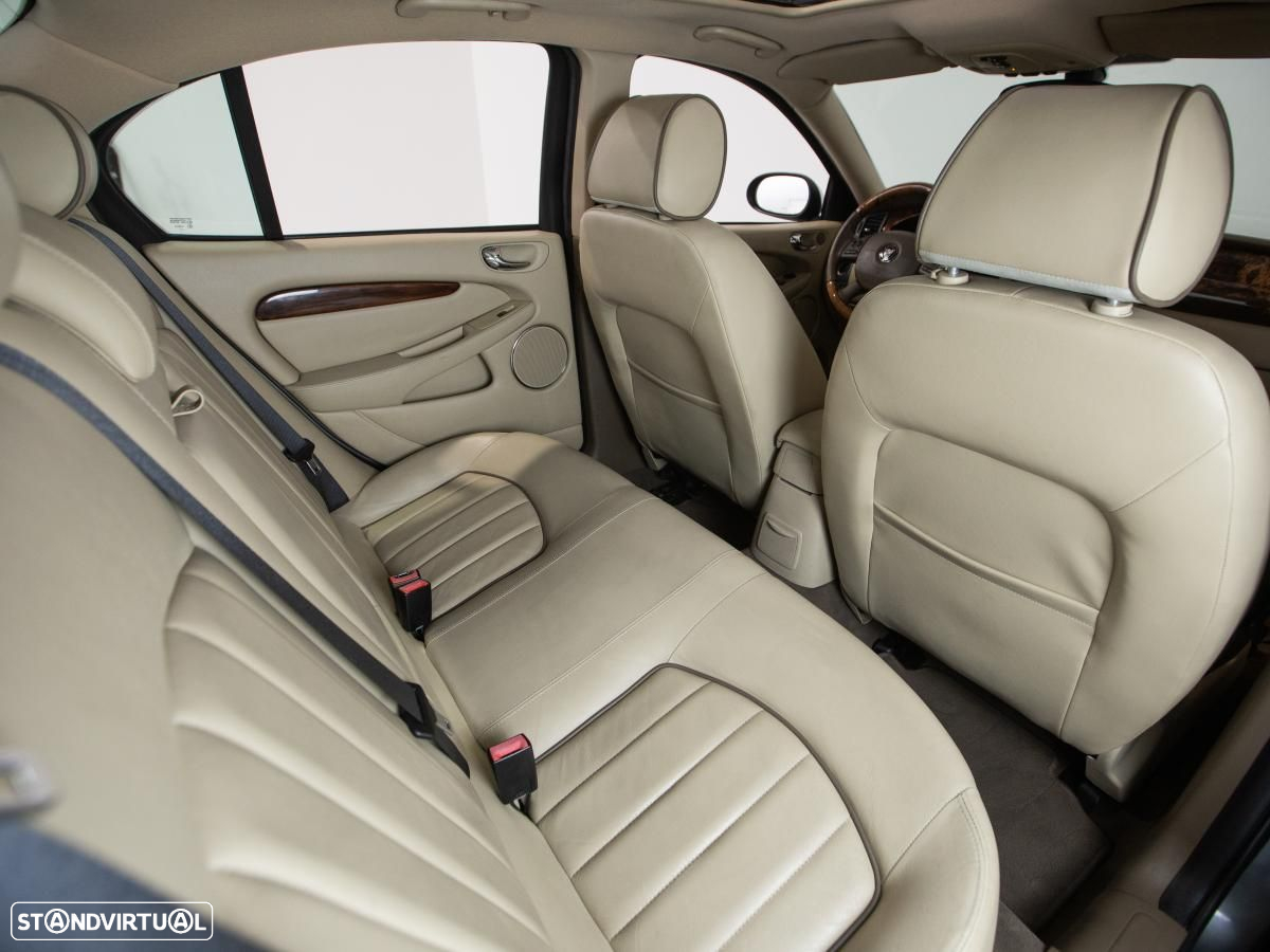 Jaguar X-Type - 11