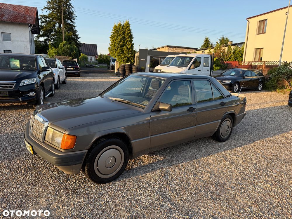 Mercedes-Benz W201 (190) - 21