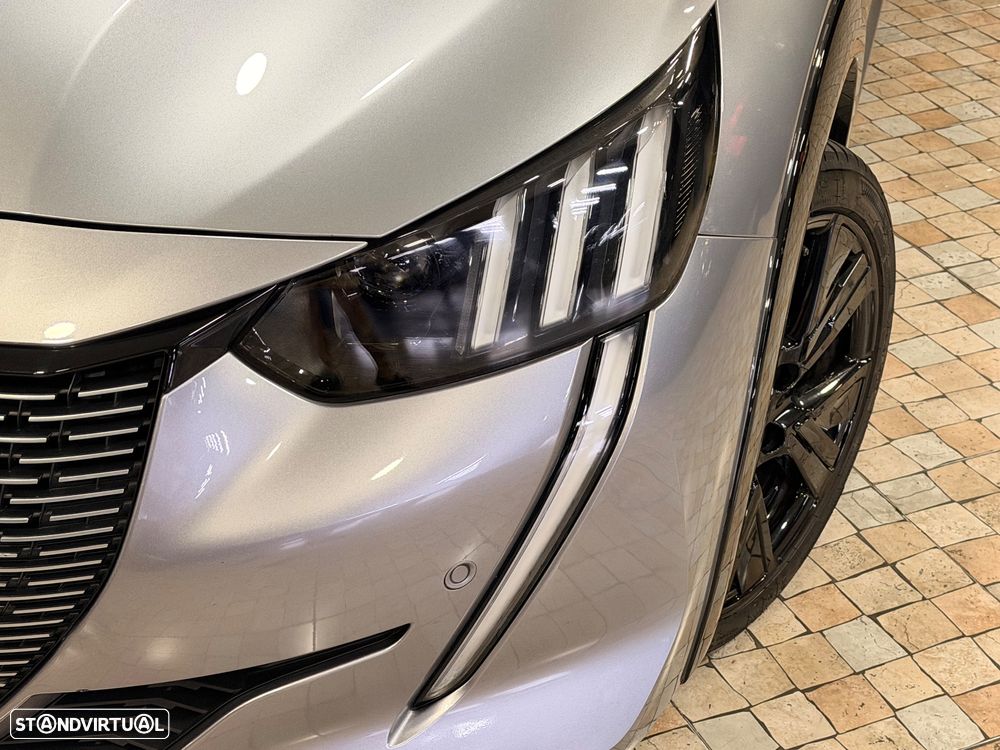 Peugeot e-208 GT - 19