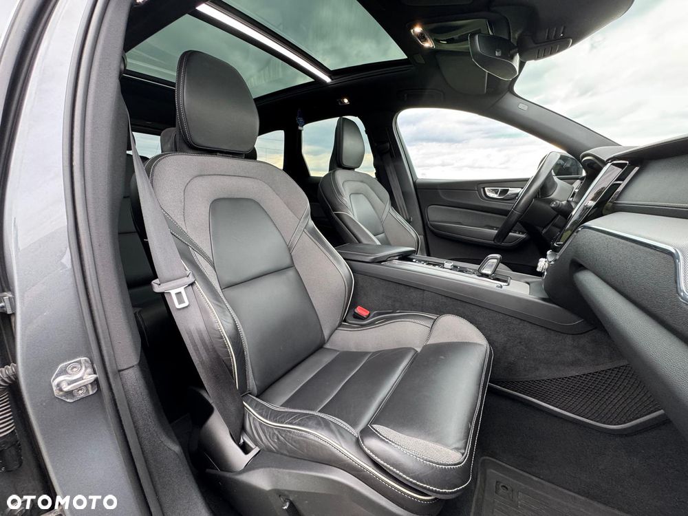 Volvo XC 60 B5 D AWD R-Design - 16