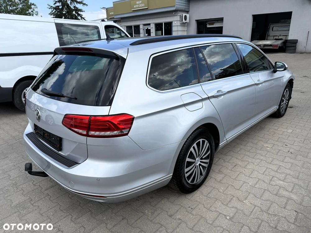 Volkswagen Passat 2.0 TDI SCR DSG Comfortline - 3