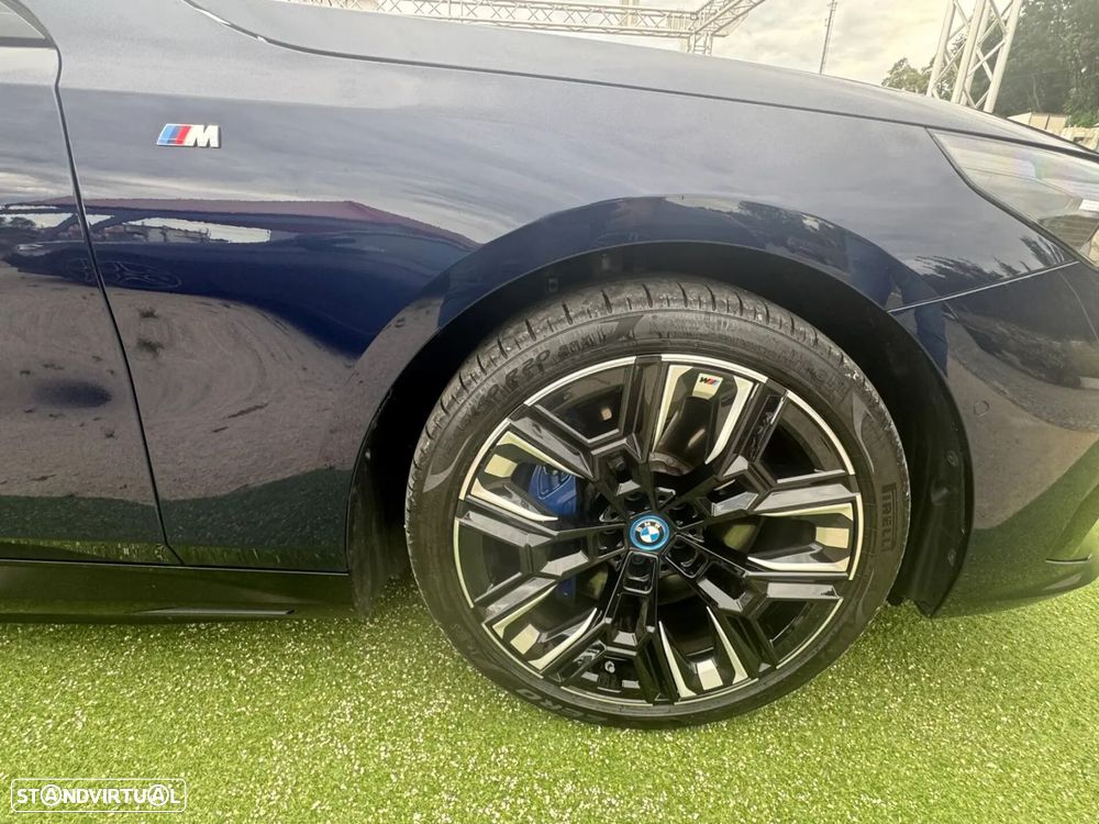 BMW i5 - 10