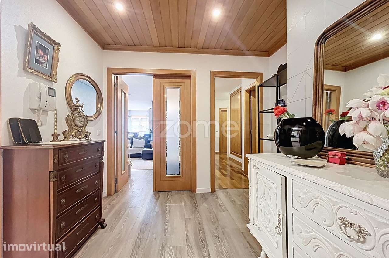 Apartamento T3 com Terraço Exclusivo de 70m² | Garagem | Remodelado - Grande imagem: 4/47