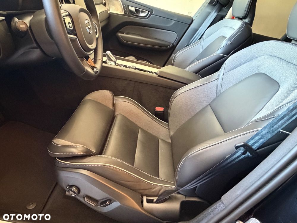 Volvo XC 60 B5 B AWD Ultra Dark - 29