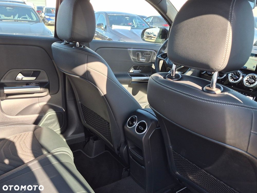 Mercedes-Benz GLA - 34