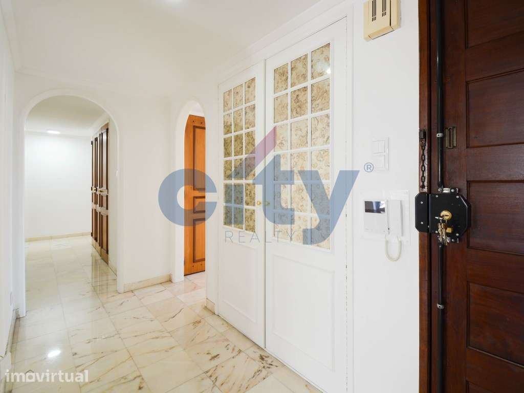Apartamento T5 para arrendamento em S.Domingos de Benfica - Grande imagem: 2/40