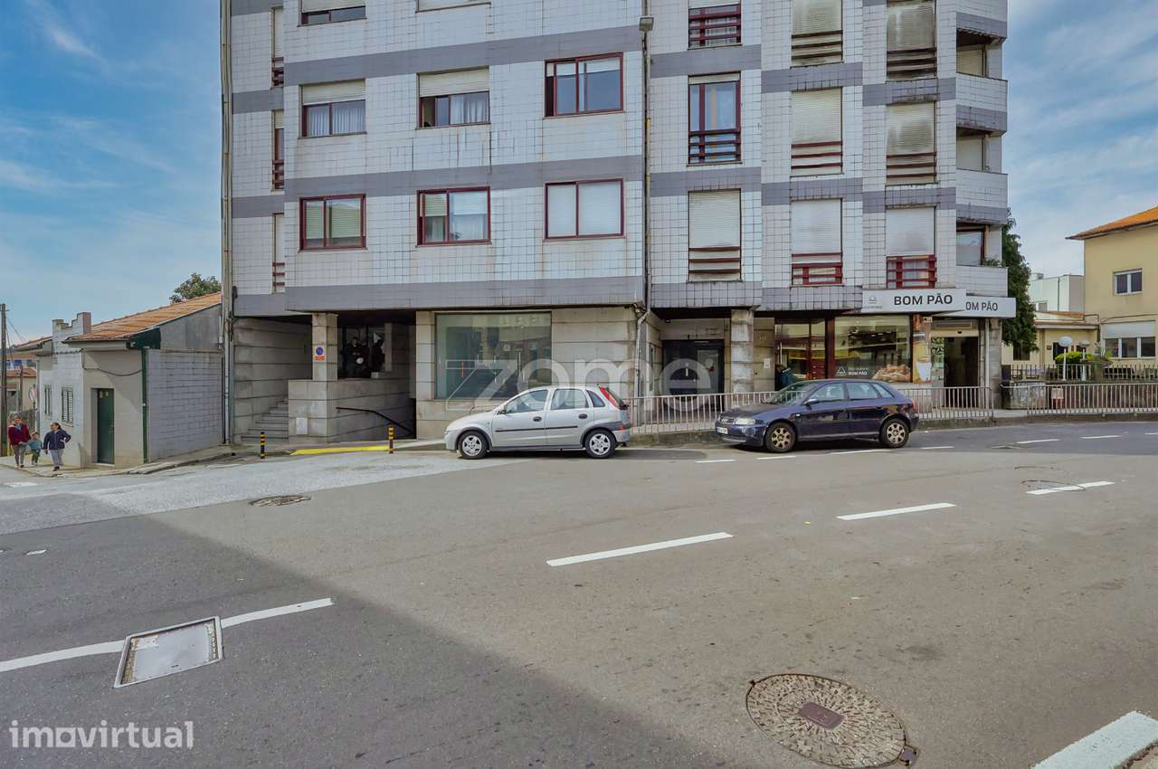 Vende-se loja 338m2 na rua Dr. Joaquim Manuel Costa em Valbom Gondomar - Grande imagem: 2/34
