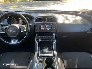 Jaguar XE 2.0 D R-Sport - 11
