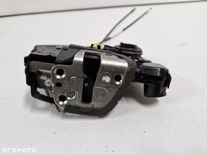 toyota matrix 2 ii e140 zamek drzwi prawy przód przedni europa - 6