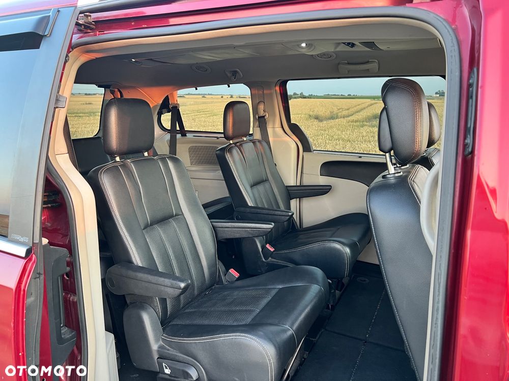 Chrysler Town & Country 3.6 Limited - 13