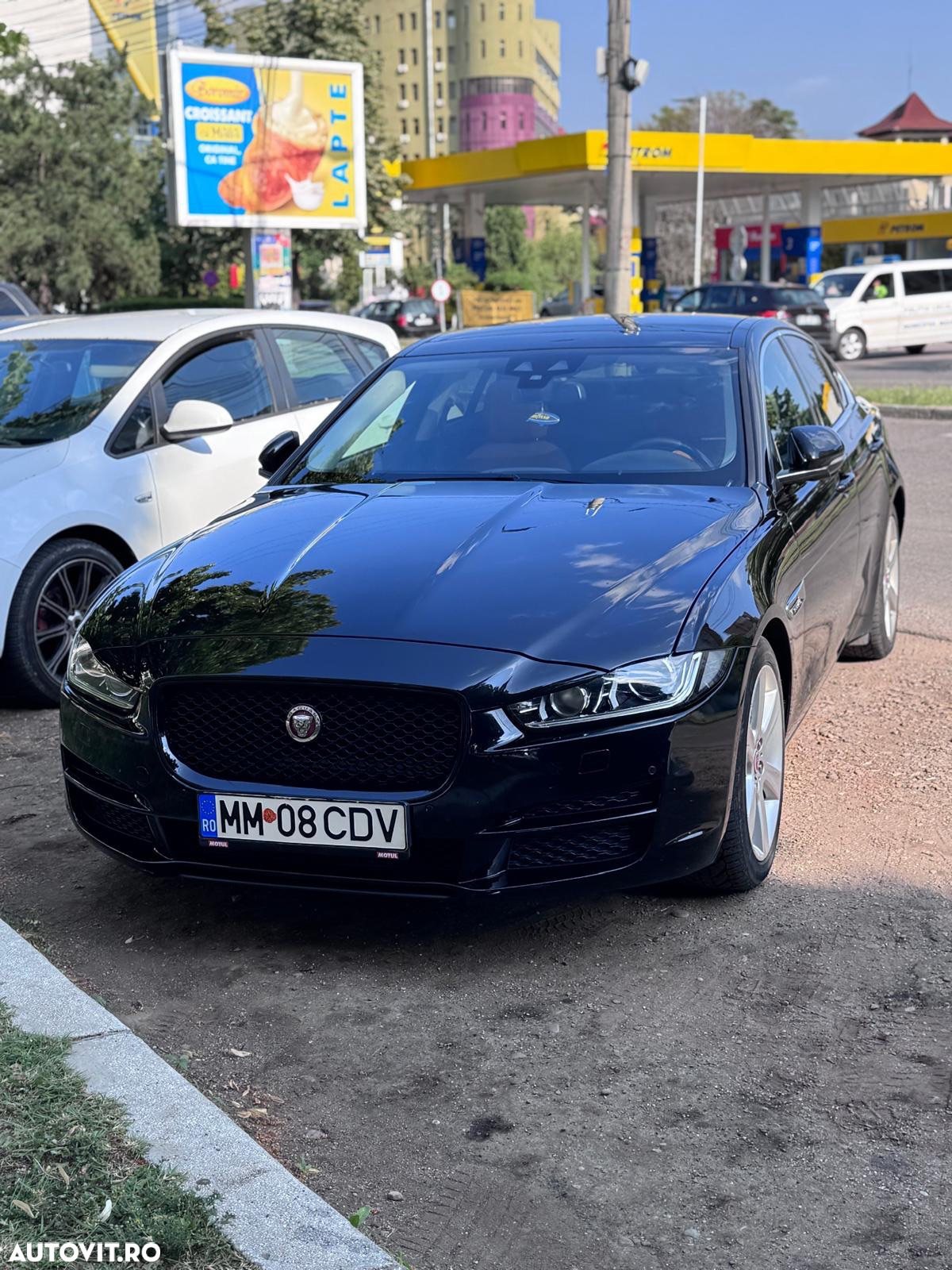 Jaguar XE 2.0 AWD Prestige - 3