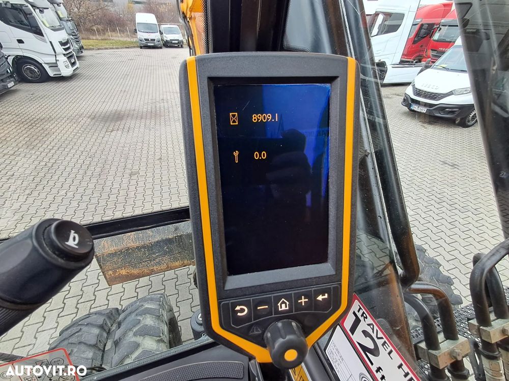 JCB js160w excavator pe roti - 26