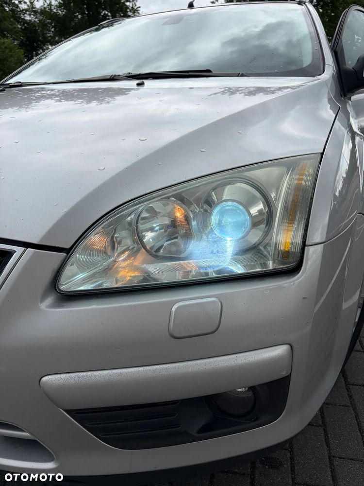 Ford Focus 1.8 Ghia - 15