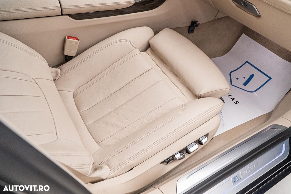 BMW Seria 7 740e iPerformance - 34