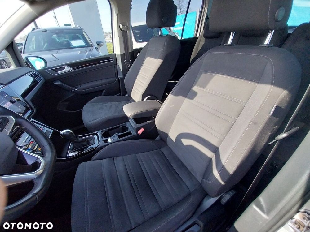 Volkswagen Touran - 11