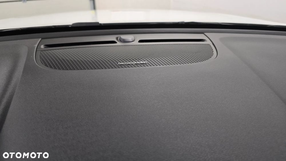 Volvo XC 40 B3 B DKG Ultra Black Edition - 19