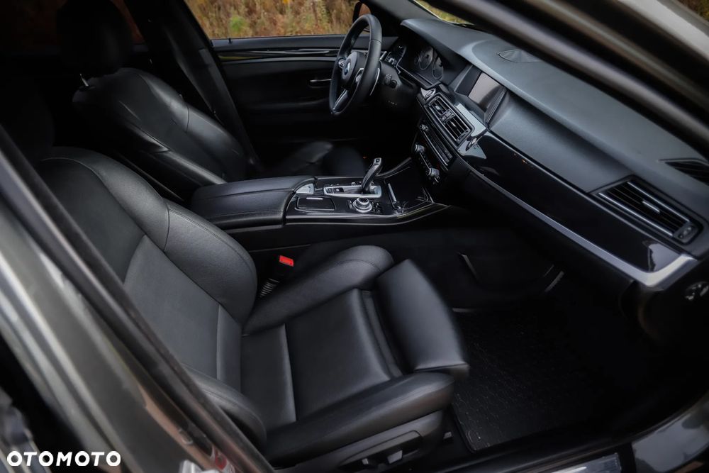 BMW Seria 5 520d xDrive - 11