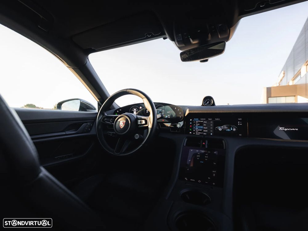 Porsche Taycan Cross Turismo 4S - 11