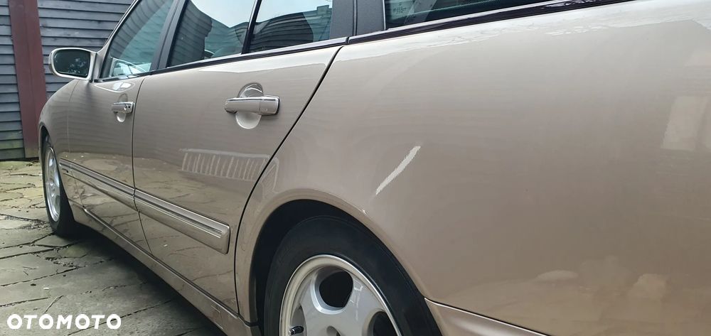 Mercedes-Benz Klasa E 320 T Avantgarde - 10