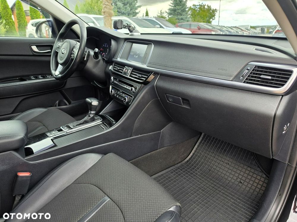 Kia Optima - 30