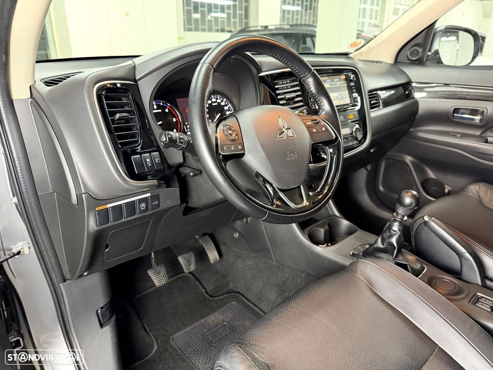 Mitsubishi Outlander 2.2 DI-D Intense+ - 15