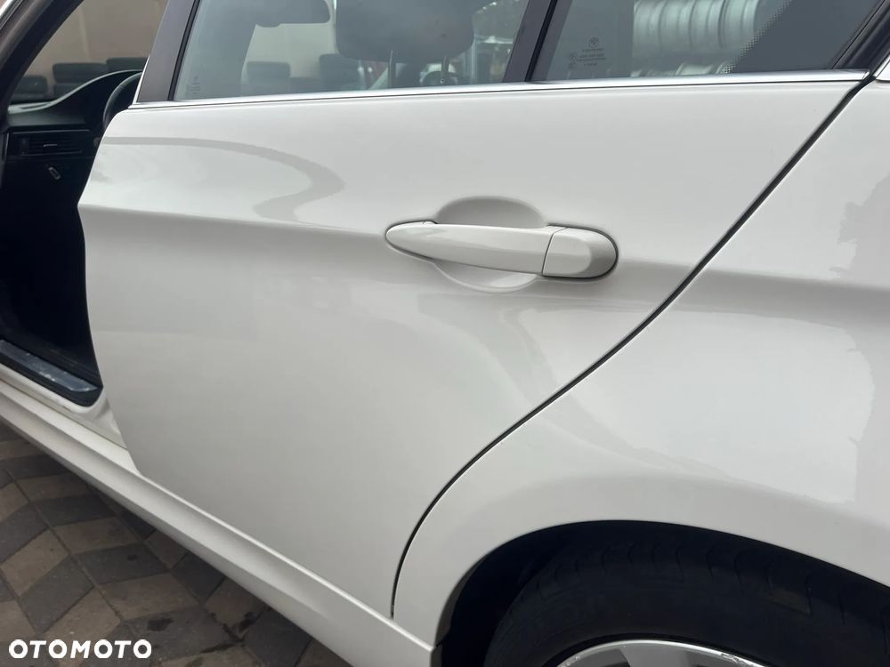 BMW E90 DRZWI TYŁ LEWE ALPINEWEISS 3 - 3