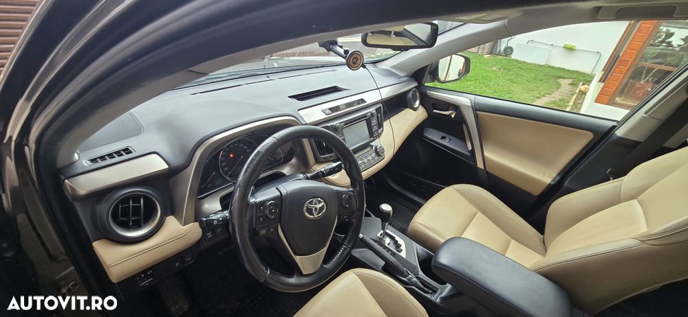 Toyota RAV4 2.2 D-4CAT 4WD Aut Luxury 18" - 23