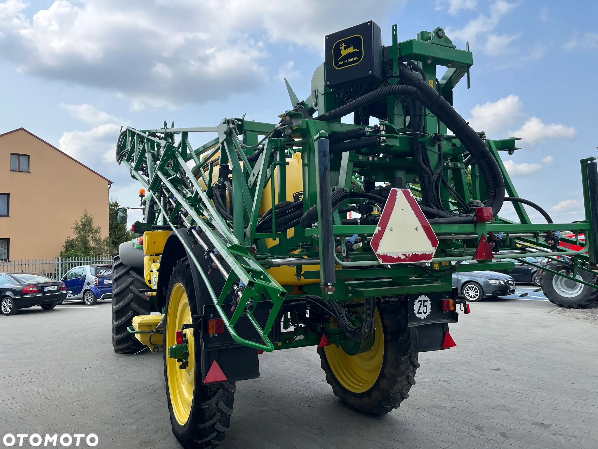 John Deere 832 - 6