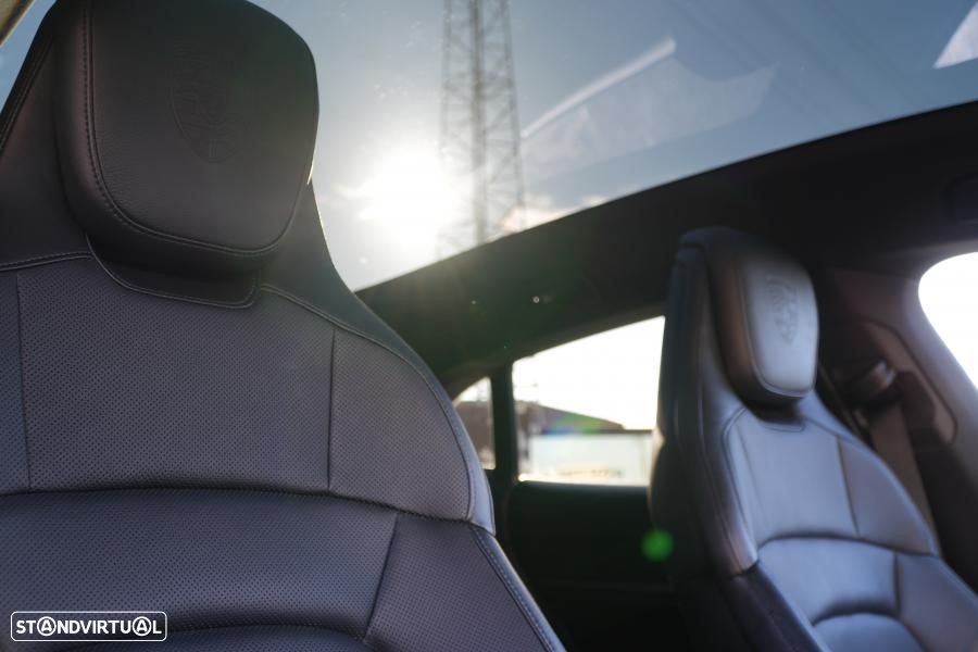 Porsche Taycan Sport Turismo bateria Performance Plus - 22