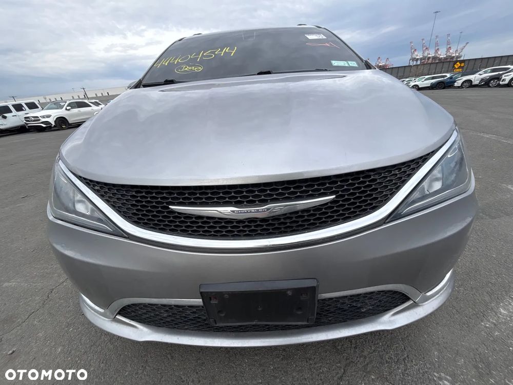 Chrysler Pacifica - 5