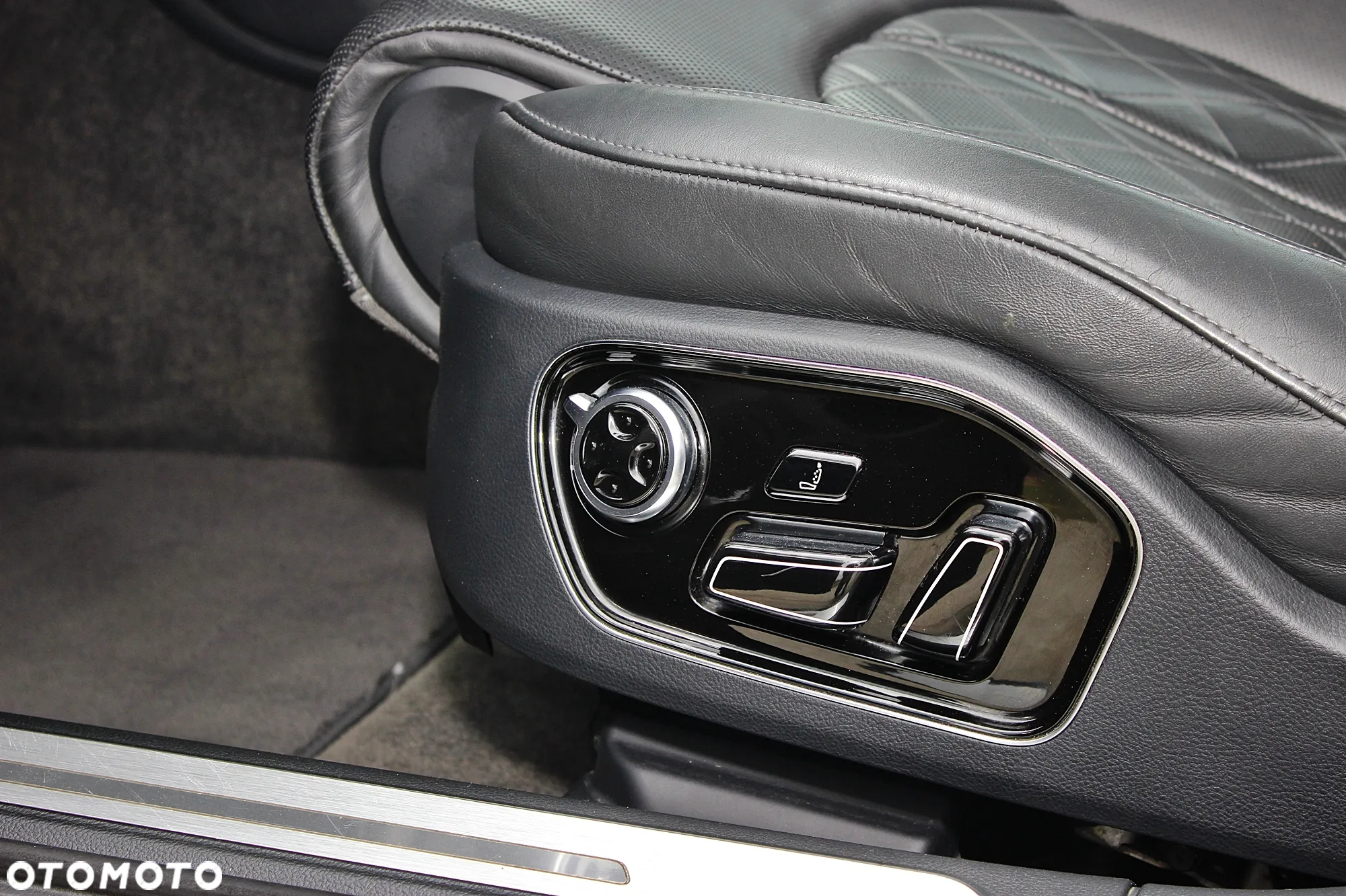 Audi A8 - 6