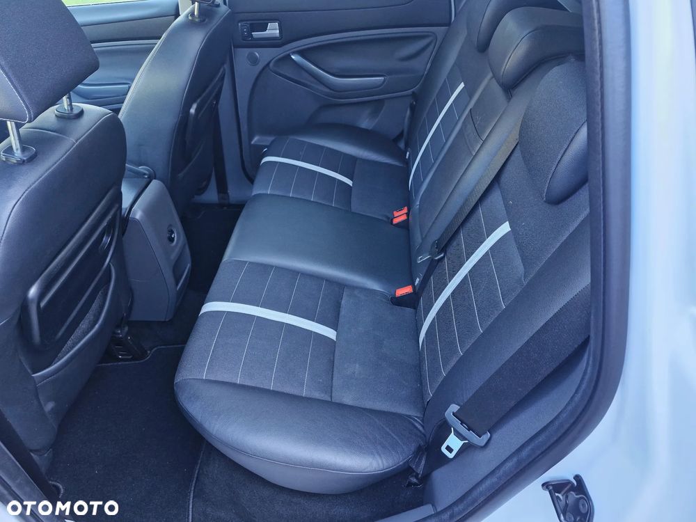 Ford Kuga 2.0 TDCi 4x4 Titanium - 8