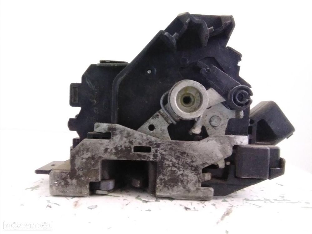 FECHADURA PORTA TRASEIRA ESQUERDA FORD FOCUS SEDAN 2004 -2S4SA206413DB - 2