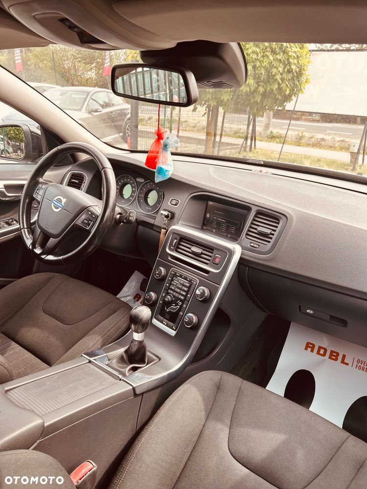 Volvo V60 T3 Momentum - 9