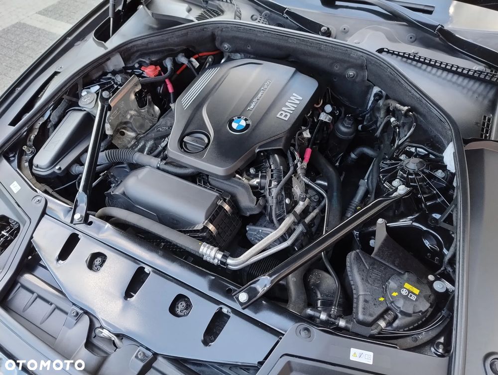 BMW Seria 5 518d - 24