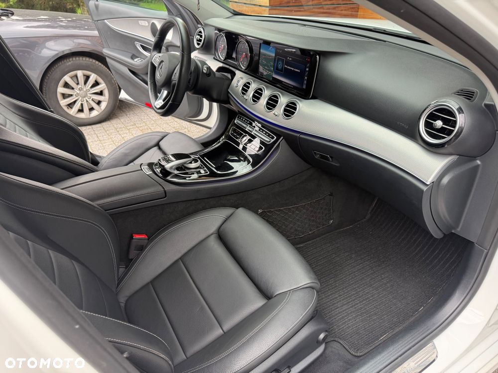 Mercedes-Benz Klasa E 220 d 9G-TRONIC - 27