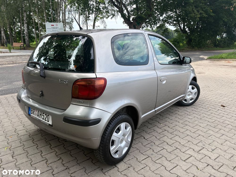 Toyota Yaris 1.0 - 5